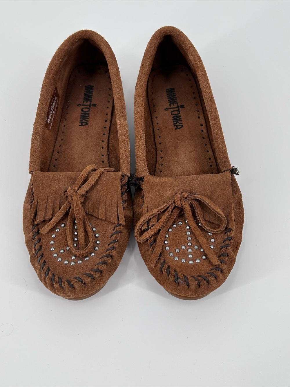Minnetonka Kilty Suede Studded Peace Sign Moccasins Brown Women's Size 8.5